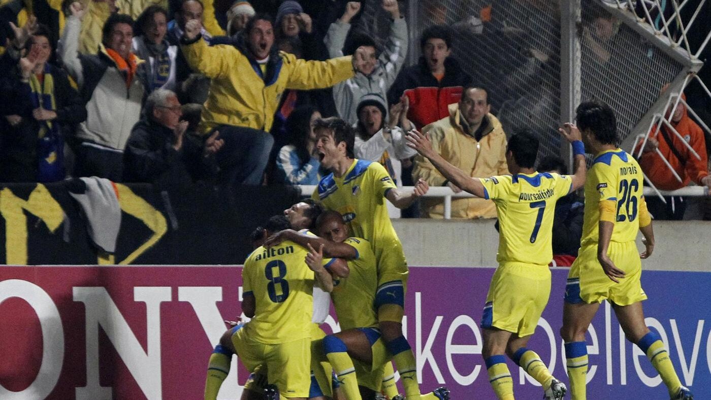 l'apoel nicosia per la prima volta ai quarti di champions league, protagonista il portiere greco chiotis.