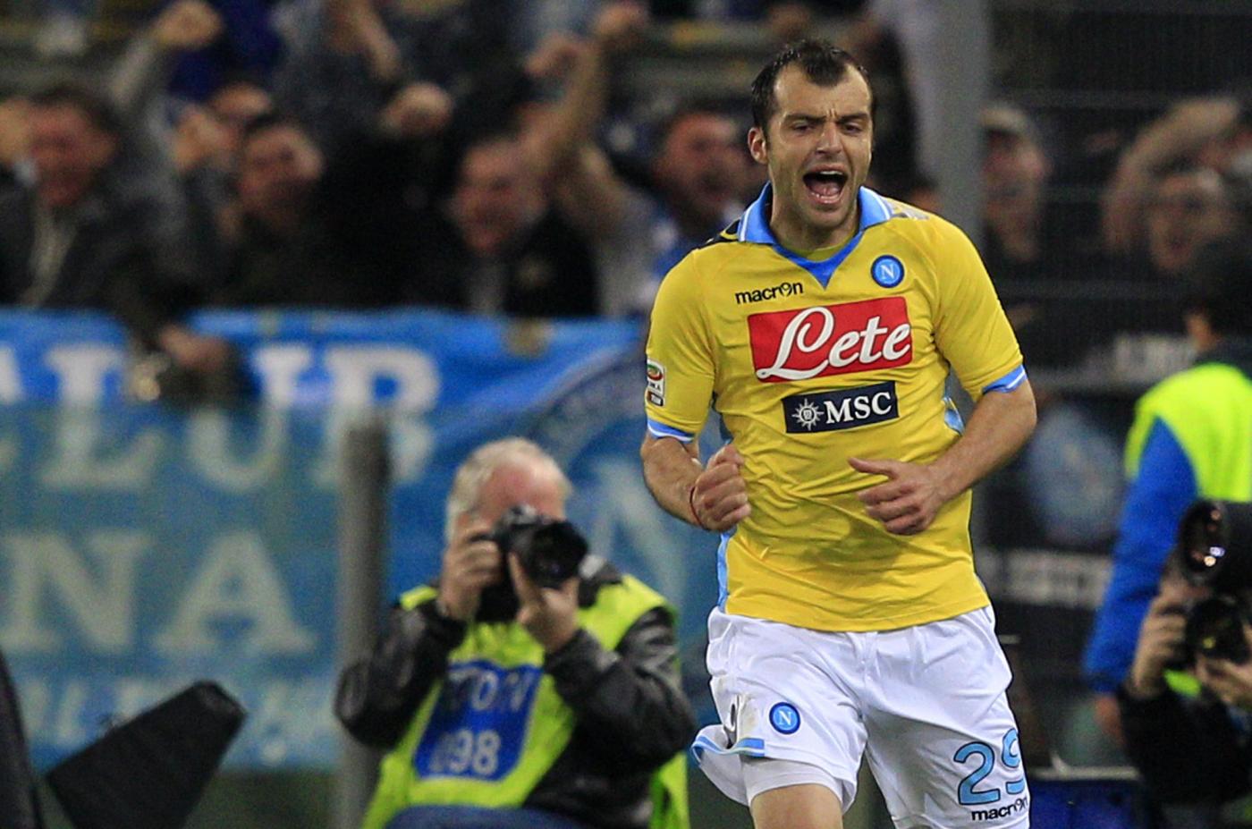 napoli atalanta 2012, grava fernandez dzemaili pandev