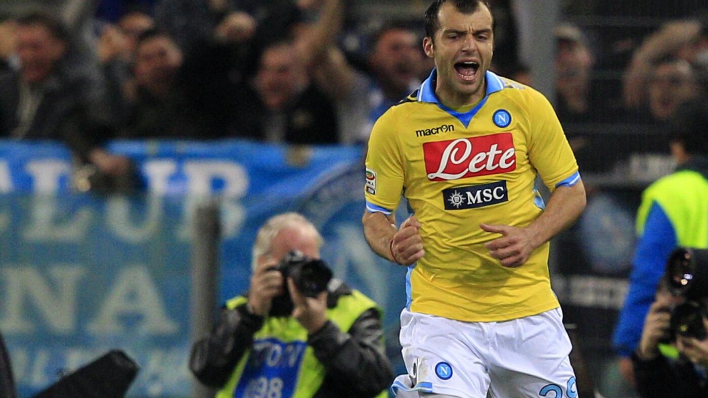 napoli atalanta 2012, grava fernandez dzemaili pandev