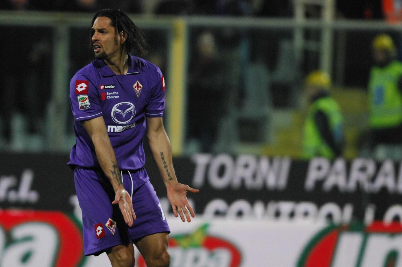infortunio per amauri, stagione finita per l'attaccante della fiorentina