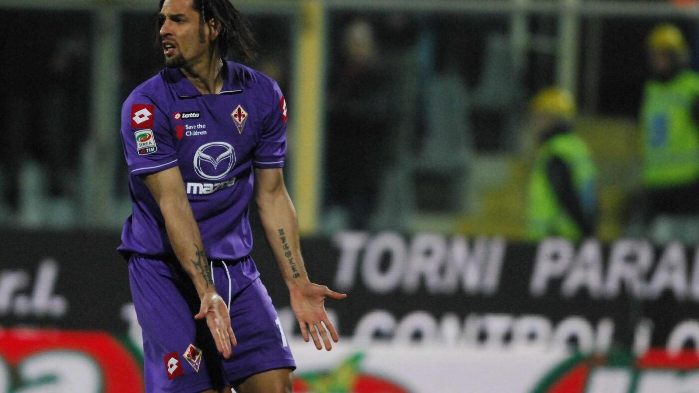 infortunio per amauri, stagione finita per l'attaccante della fiorentina