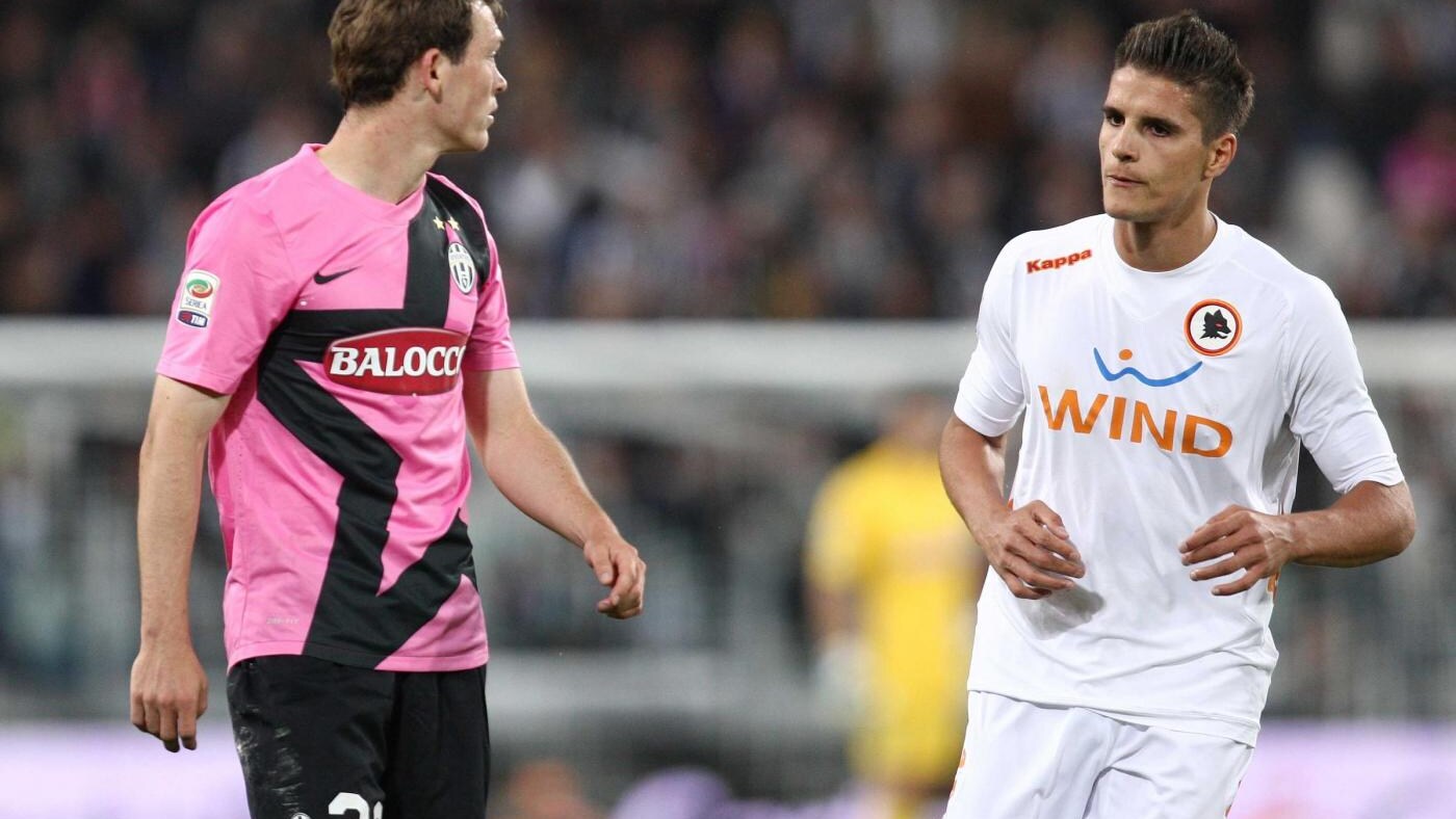 lo sputo di lamela a lichtsteiner in juventus-roma