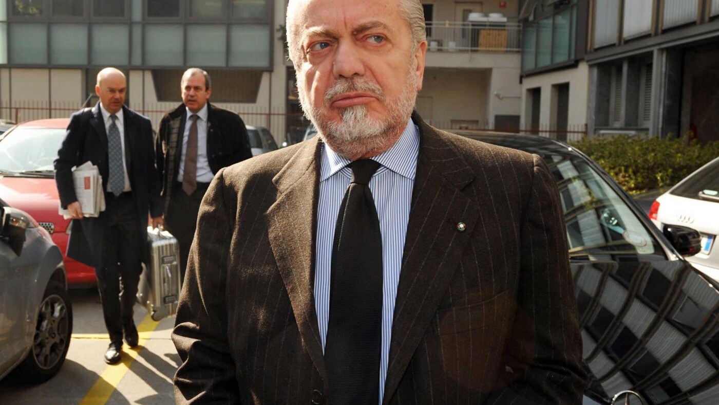 il presidente del napoli avverte mazzarri e congeda lavezzi