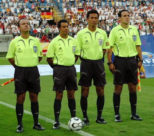 nuove regole calcio 4 arbitri