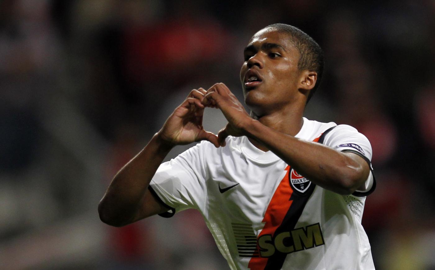 Douglas Costa piace al Napoli