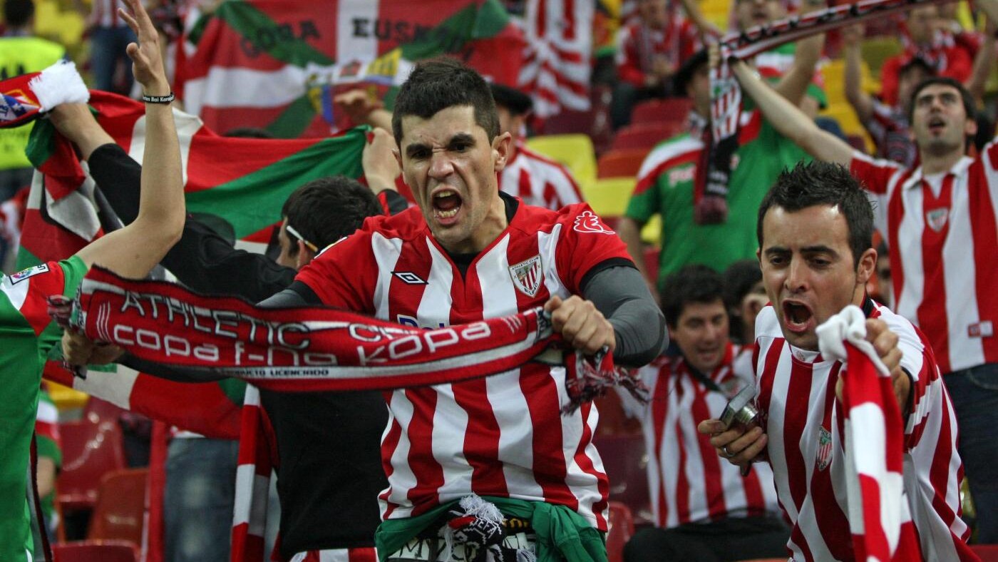 400 tifosi dell'athletic bilbao vanno a budapest e non a bucarest dove si giocava la finale di europa league.