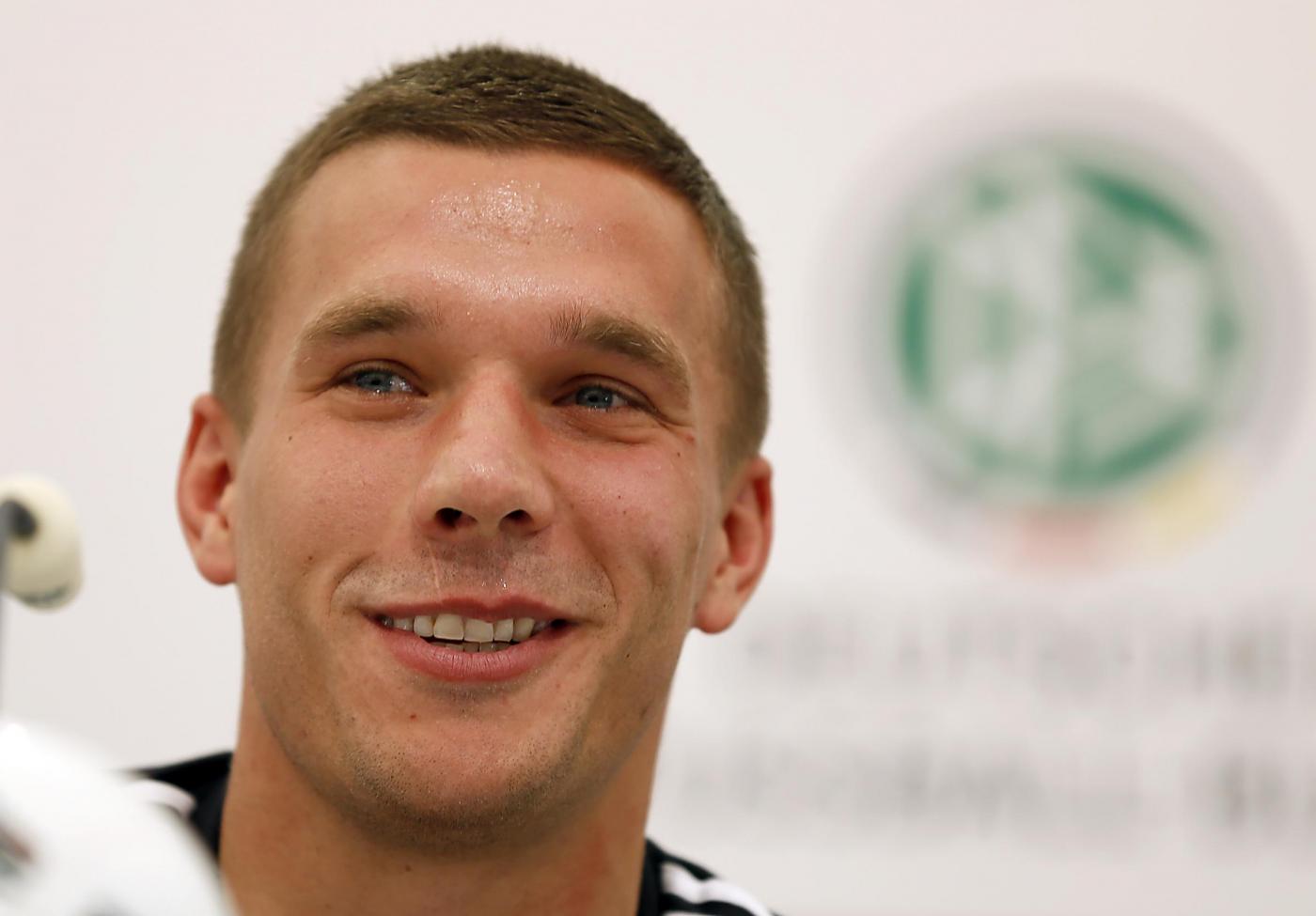 Podolski cantante