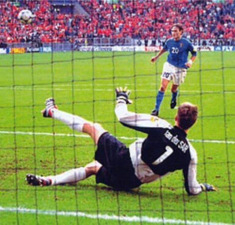 cucchiaio totti in italia olanda europei 2000