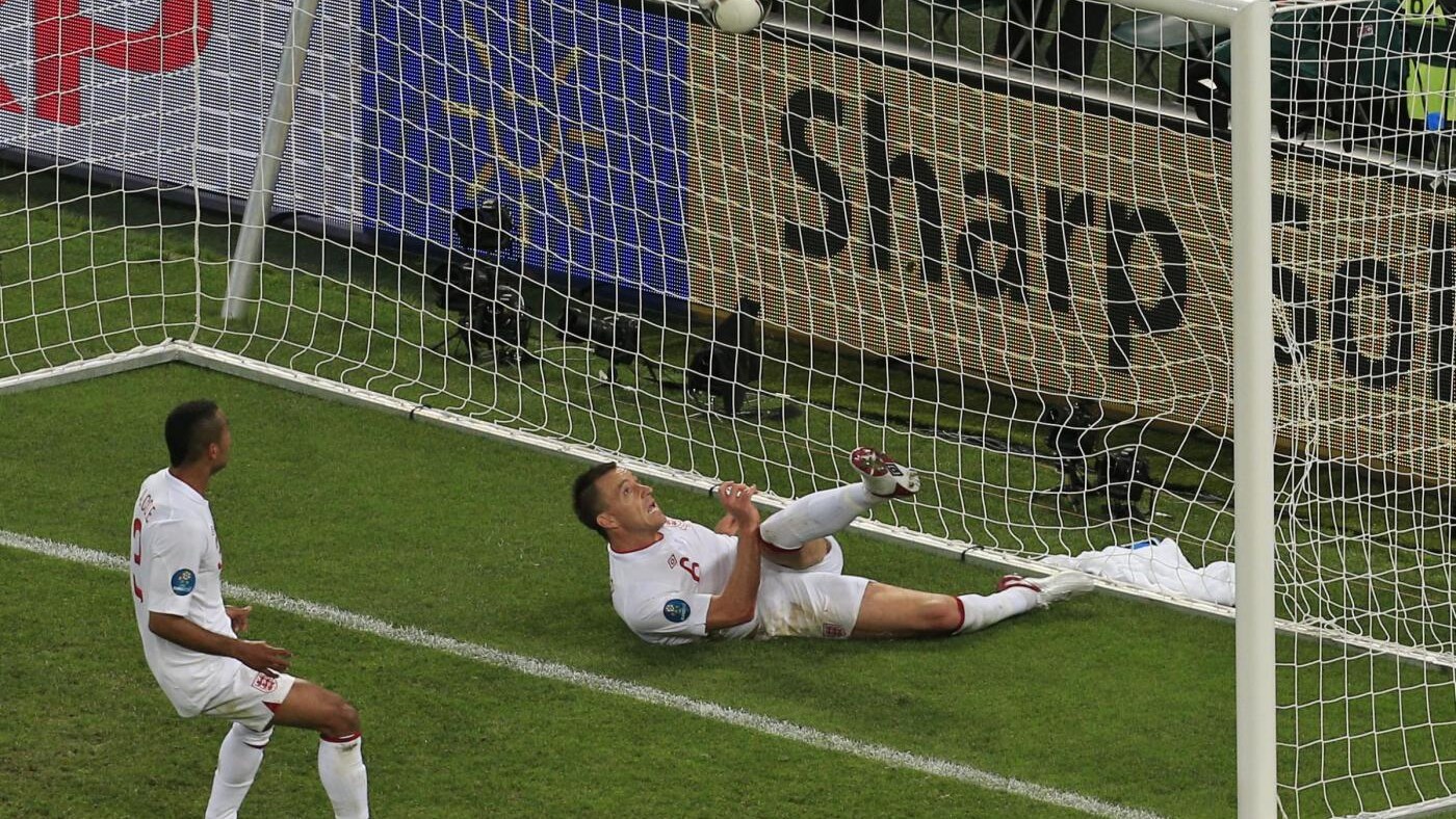 Nel corso del match tra Inghilterra e Ucraina c'è stato l'ennesimo caso di gol fantasma. L'arbitro di porta, vicinissimo, non ha visto la rete di Devic.