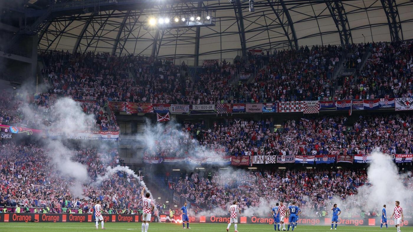 l'uefa ha aperto inchiesta sui tifosi croati