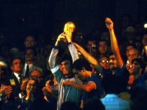L'11 luglio 1982 al 'Bernabeu' l'Italia ha vinto il suo terzo mondiale. La squadra di Bearzot, con i gol di Paolo Rossi, Tardelli ed Altobelli, sconfisse in finale la Germania.
