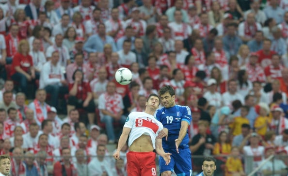 Si chiude in parità la partita inaugurale di Euro 2012. Nel primo tempo segna la Polonia con, il suo gioiello, Lewandowski. A inizio ripresa pareggia Salpingidis. Al 72' greci falliscono un rigore con Karagounis.