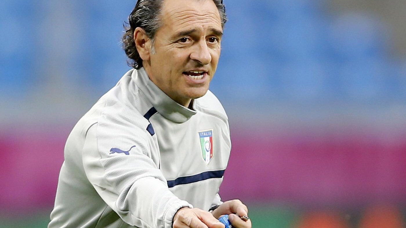 A Poznan, alle ore 18, l'Italia gioca la seconda partita di Euro 2012. Prandelli non può perdere. Il C.T. potrebbe preferire Balzaretti a Giaccherini. L'unico dubbio c'è in attacco. Accanto a Cassano, Balotelli o Di Natale.