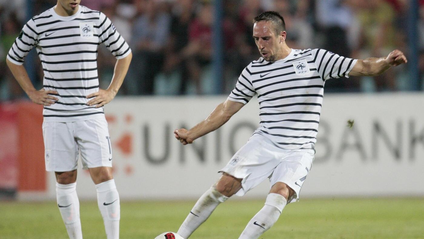 Nell'ultima amichevole prima di Euro 2012, la Francia ha superato 2 - 0 la Serbia di Mihajlovic. Ribery e Malouda i marcatori. L'esterno del Bayern ha deliziato il pubblico con uno stop di schiena.