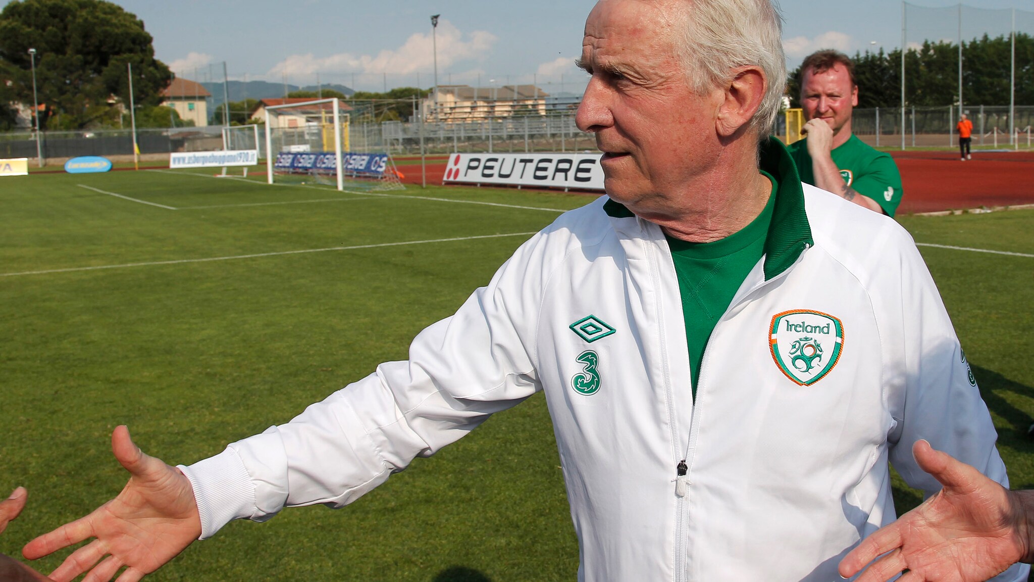 I giornalisti irlandesi stanno assillando il Trap, perchè non ha convocato Foley. L'allenatore ha spiegato il perchè, quando però i giornalisti hanno iniziato a ribattere è iniziato lo show dell'italiano.