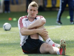 Il danese, che nell'ultima stagione ha giocato con il Sunderland, è stato messo sul mercato dall'Arsenal. Bendtner costa sette milioni di euro.