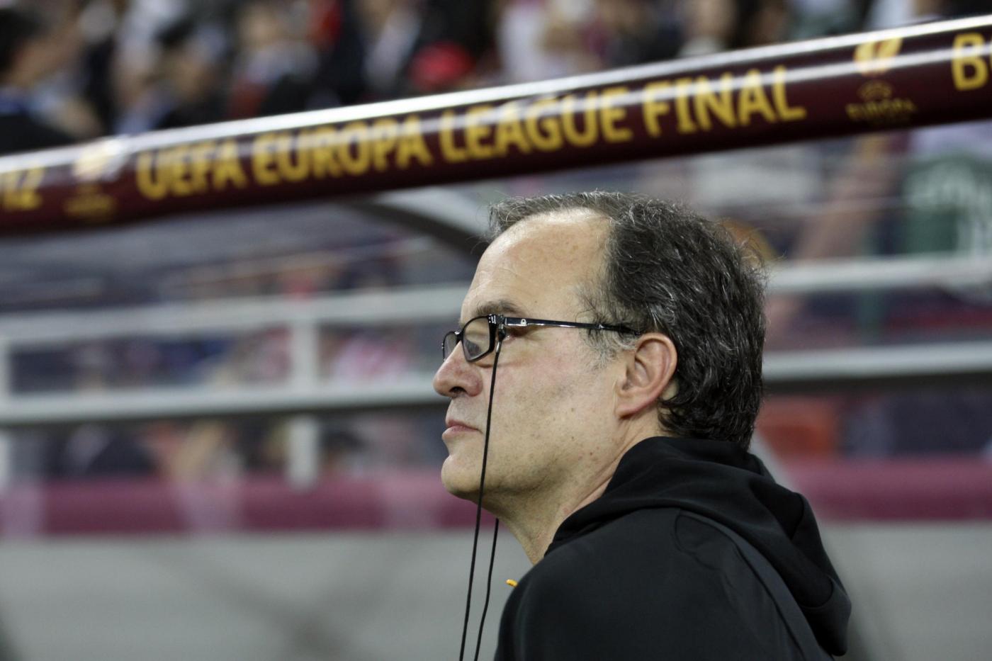 bielsa lascia l'athletic, poi decide di restare