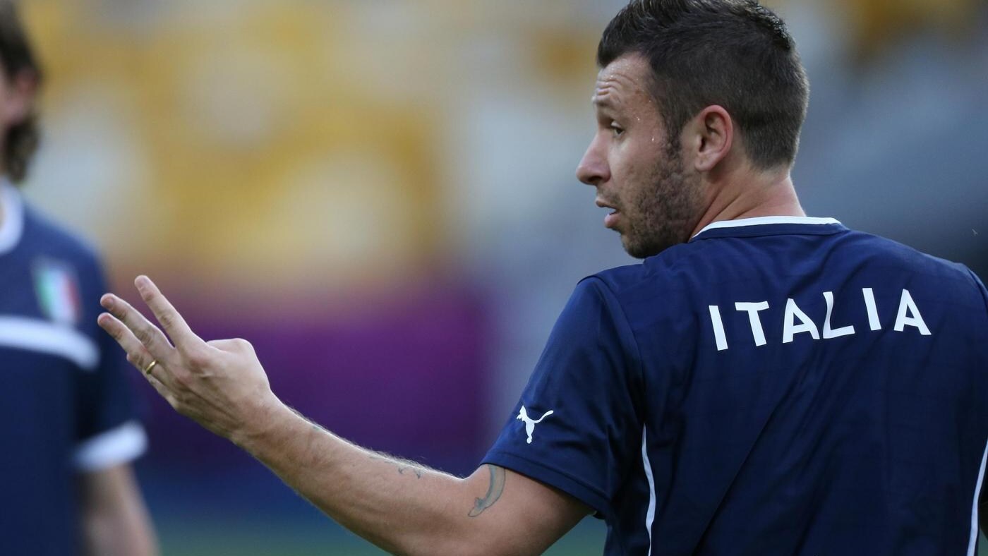Deluso per le cessioni di Ibrahimovic e Thiago Silva, Antonio Cassano potrebbe decidere di lasciare il Milan. Il trentenne attaccante vorrebbe tornare alla Sampdoria.
