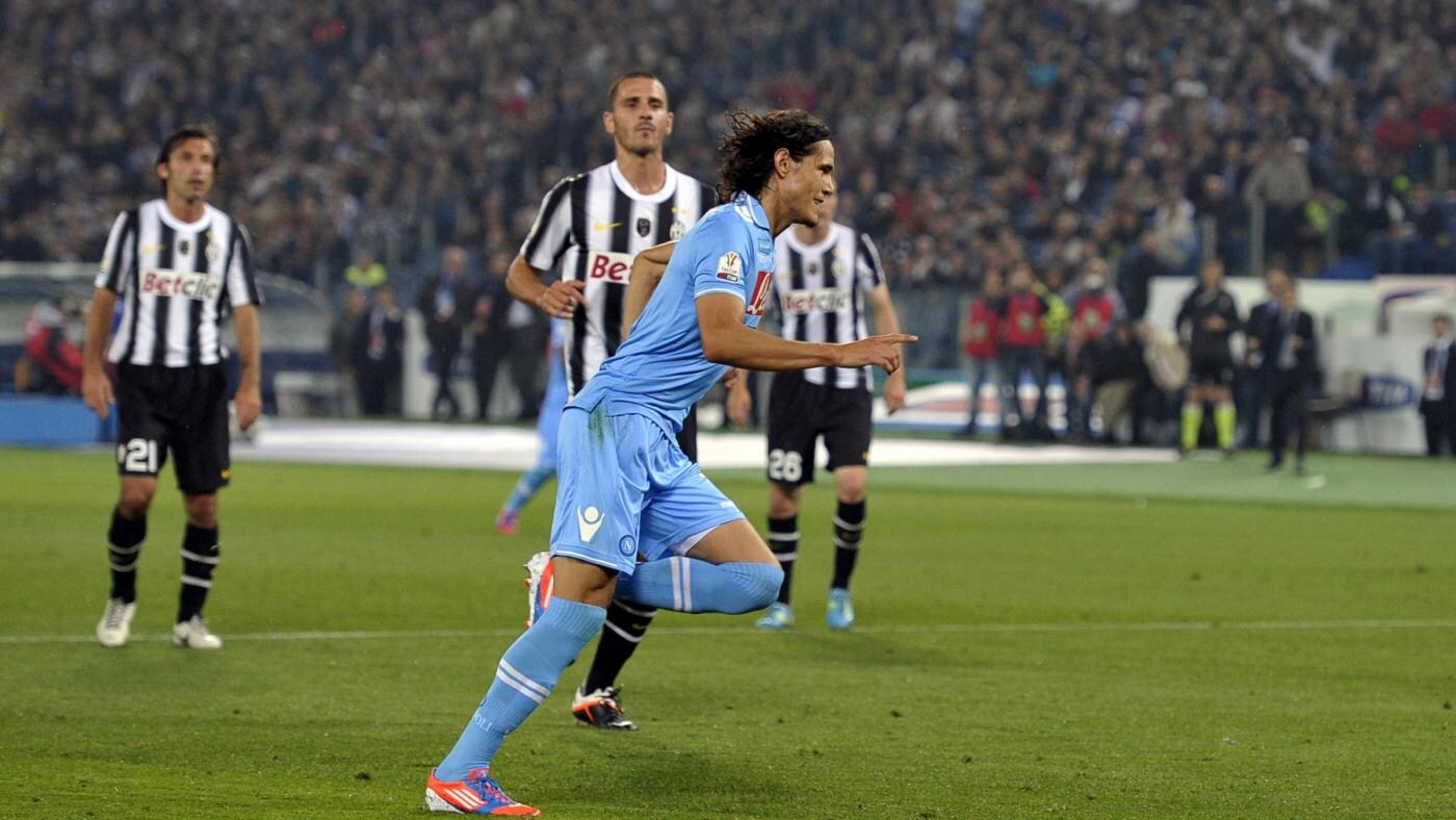 i procuratori di cavani hanno chiesto un aumento dell'ingaggio a de laurentiis, che potrebbe cederlo al real madrid.