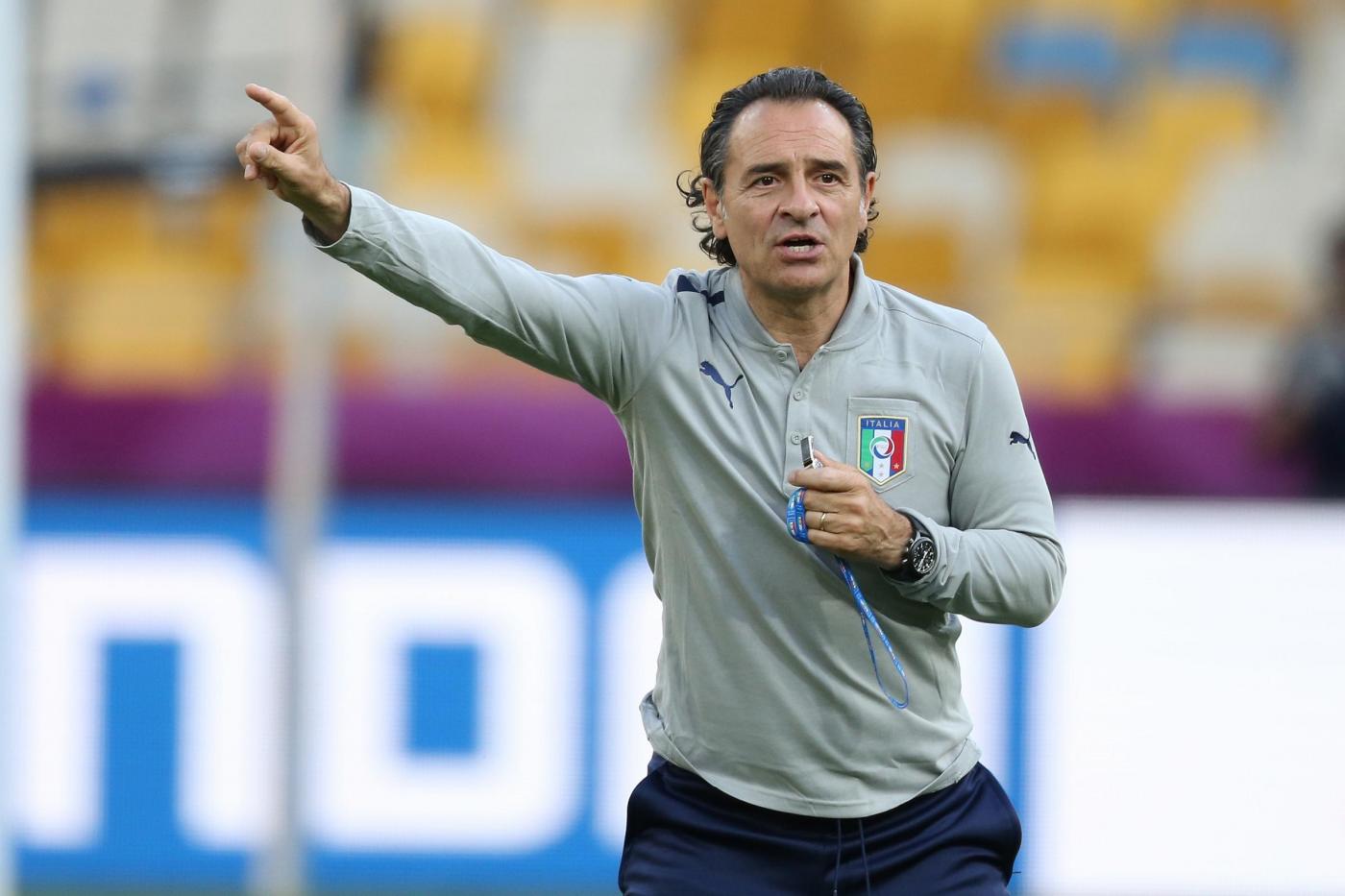 Alla vigilia della finale di Euro 2012, Cesare Prandelli si è detto felice per la lettera che ha inviato agli azzurri il Presidente Napolitano e ha ribadito che la Spagna è la squadra da battere. 