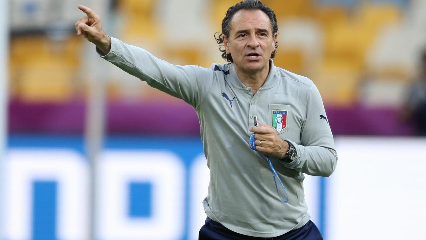 Alla vigilia della finale di Euro 2012, Cesare Prandelli si è detto felice per la lettera che ha inviato agli azzurri il Presidente Napolitano e ha ribadito che la Spagna è la squadra da battere.