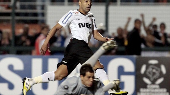 Grazie a una doppietta del trentaquattrenne Emerson, attaccante brasiliano, naturalizzato dal Qatar, il Corinthians ha conquistato la Copa Libertadores.