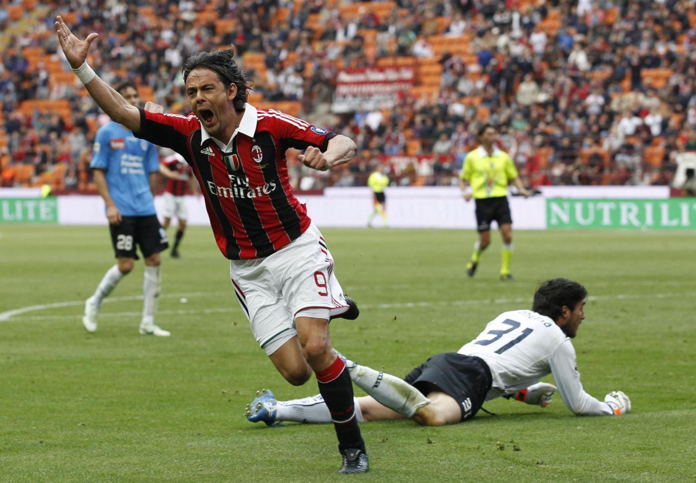 Superpippo lascia il calcio e accetta l'offerta del Milan. Inzaghi nella prossima stagione guiderà gli allievi dei rossoneri.