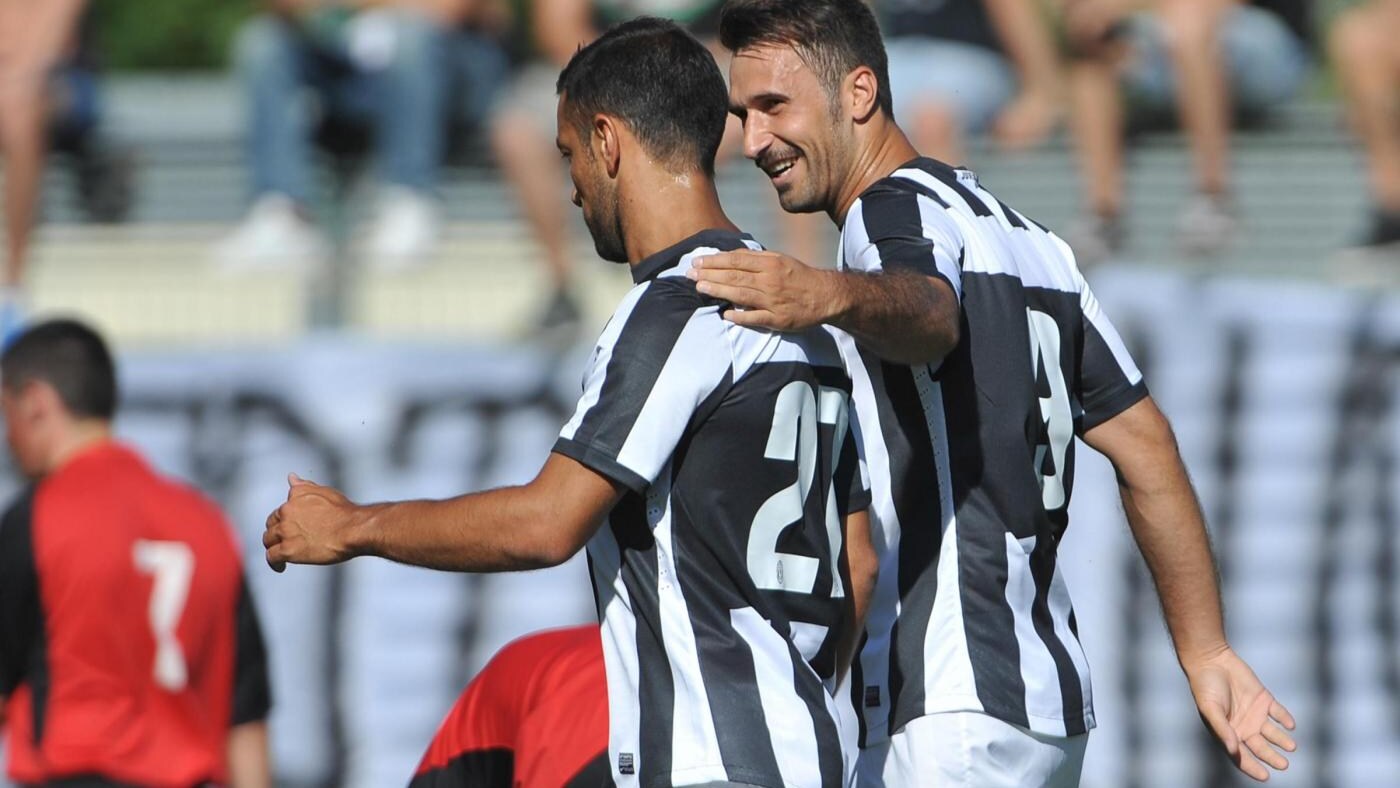 Nella prima uscita stagionale i bianconeri passano subito in svantaggio, grave l'errore di Lucio, poi Quagliarella, con una doppietta ribalta il risultato. In gol anche Vucinic, Matri, Vidal, Boakye e Padovan.