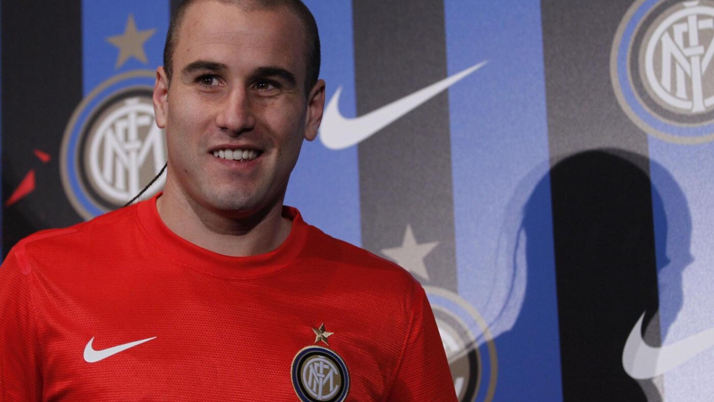 la nord si schiera contro la maglia rossa