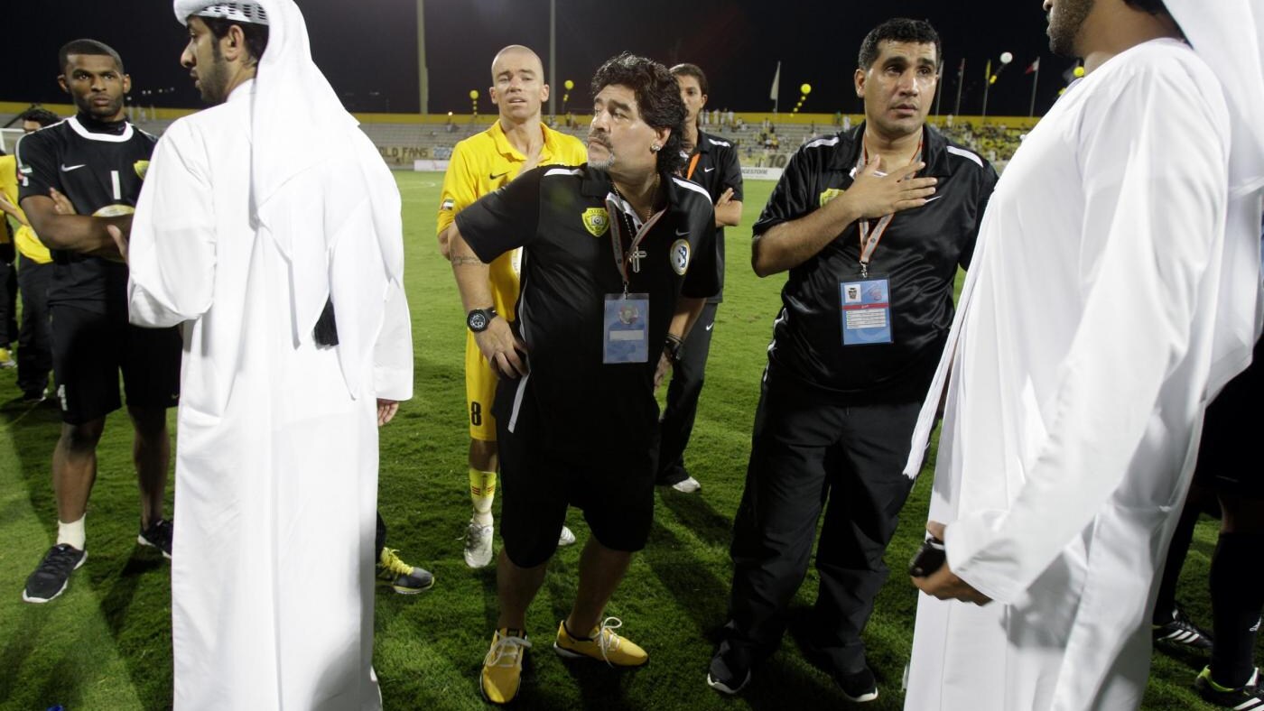 a sorpresa l'al wasl ha esonerato diego armando maradona, 8° nello scorso campionato.