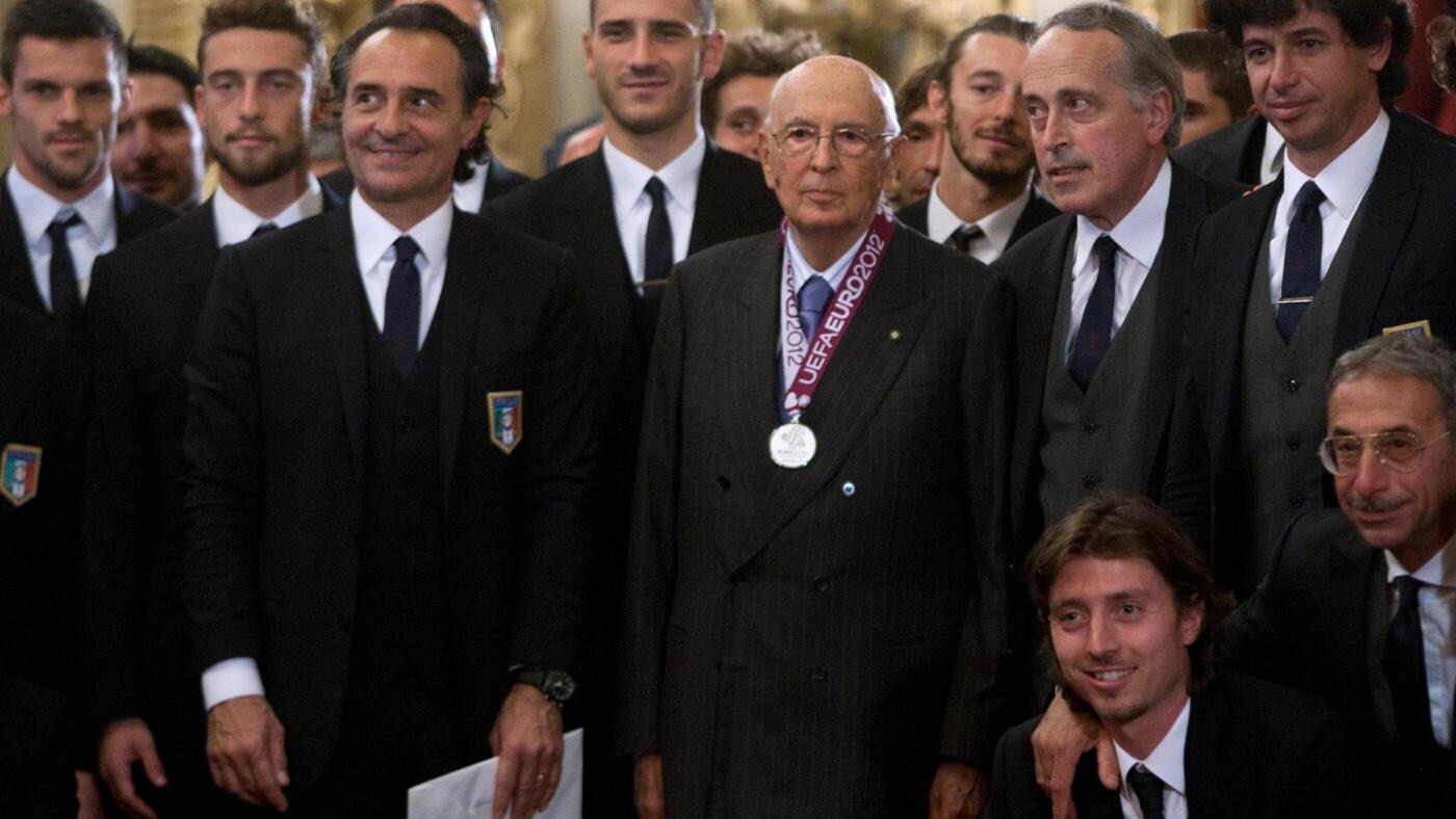 Gli azzurri sono stati ricevuti nel tardo pomeriggio al Quirinale dal Presidente della Repubblica Giorgio Napolitano, che avrebbe protestato se Prandelli fosse andato via.