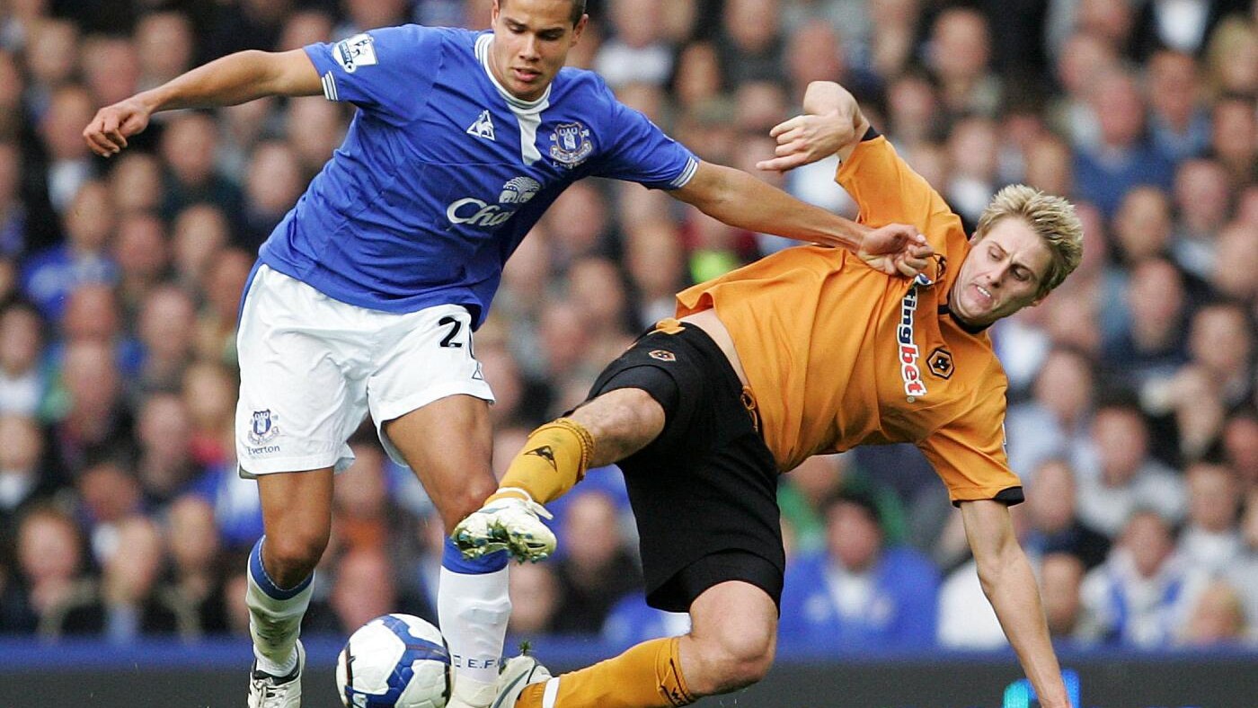 il ventunenne passa dall'everton alla squadra campione d'inghilterra