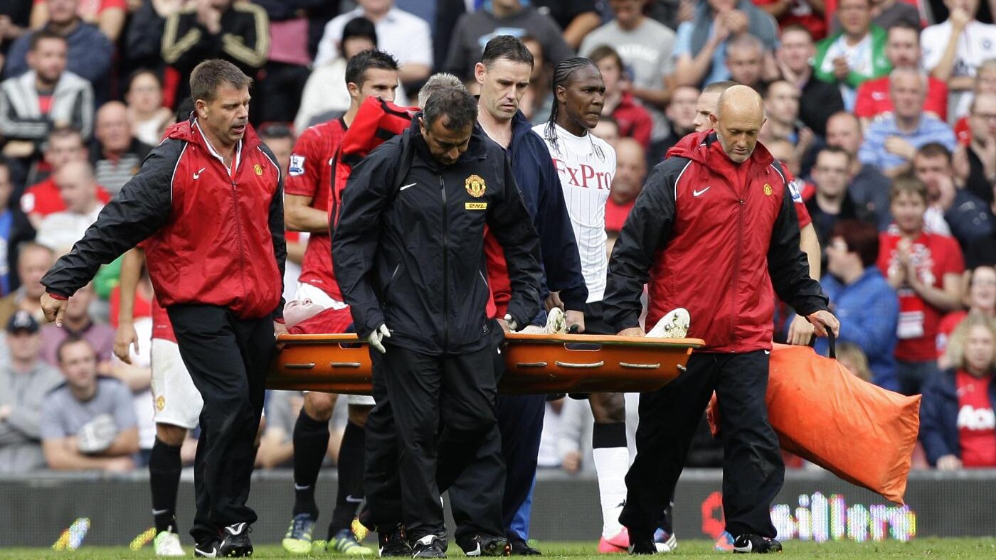 un mese di stop per l'attaccante del manchester united