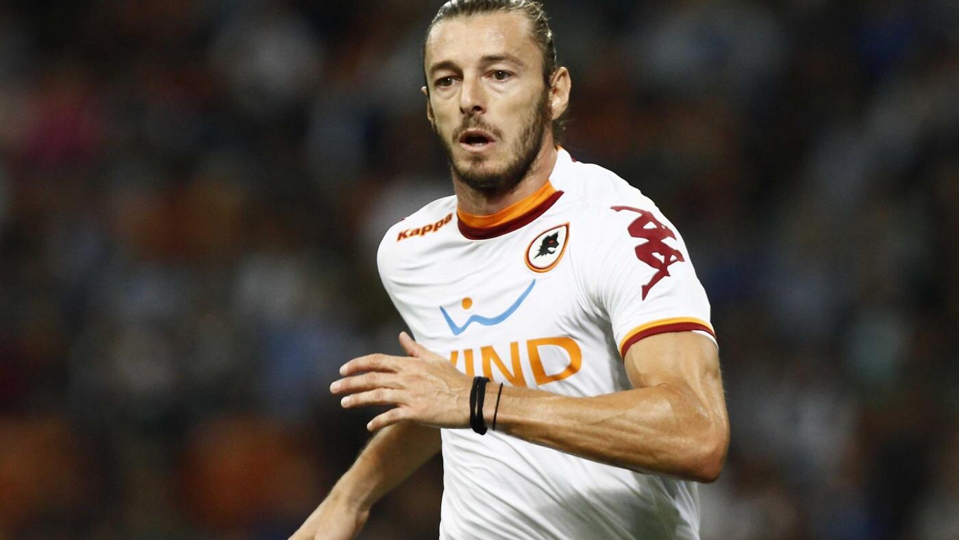 Federico Balzaretti che si è infortunato in Inter - Roma ha lasciato il ritiro della nazionale. Al suo posto è stato convocato Peluso. De Rossi, non è al meglio, ma resta a disposizione di Prandelli.