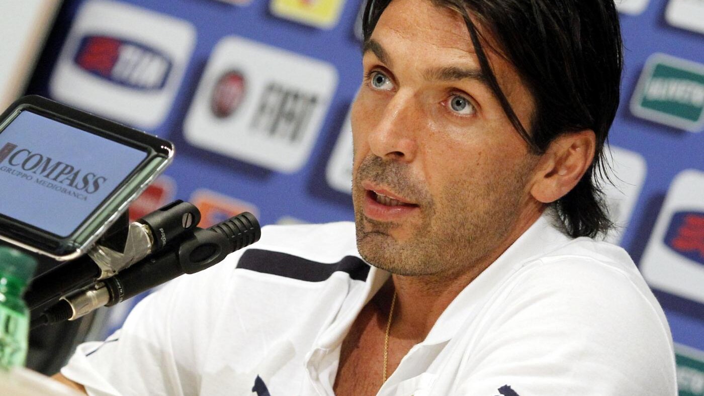 Il portiere della Nazionale in conferenza stampa ha esaltato Totti e Giovinco, ha parlato bene di Zeman, ha detto che alla fine della carriera non ci pensa ed ha