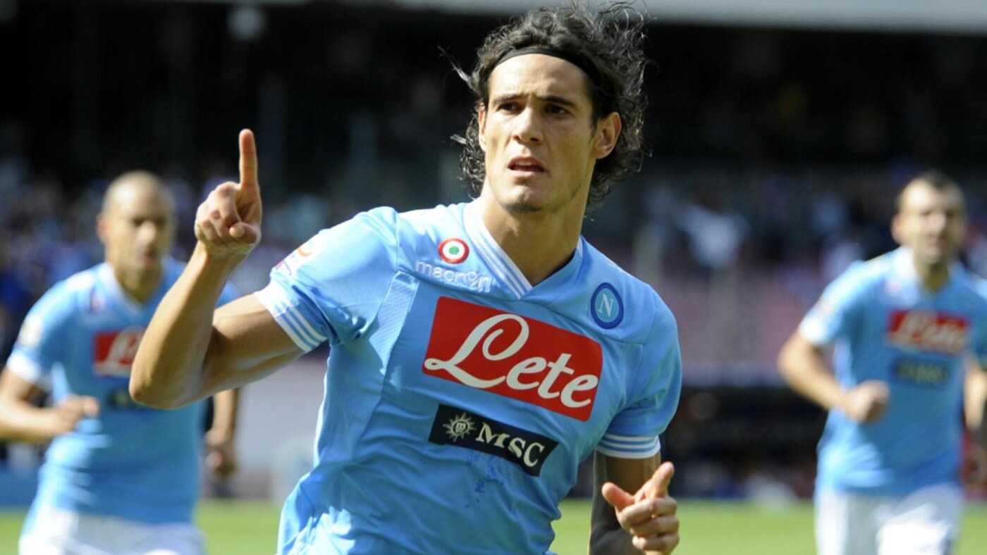 Domenica a Catania Edinson Cavani giocherà la 100esima partita con il Napoli. L'uruguiano, che ha realizzato 69 reti con gli azzurri, vuole prendersi la rivincita con la Juve e pensa al record di gol di Maradona.