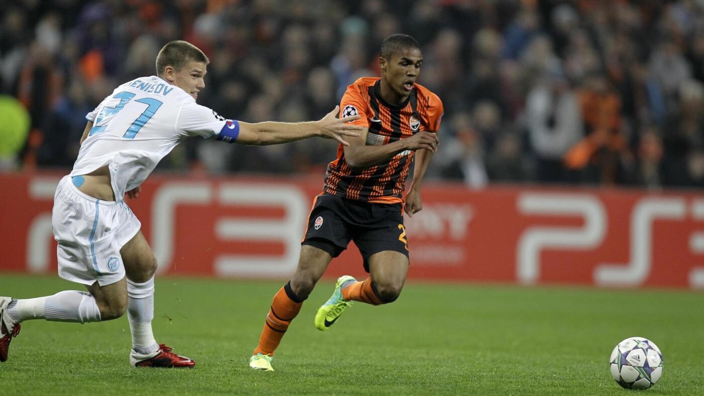 Il Napoli già guarda al mercato di gennaio. Dallo Shakthar Donetsk potrebbe arrivare il brasiliano Douglas Costa.