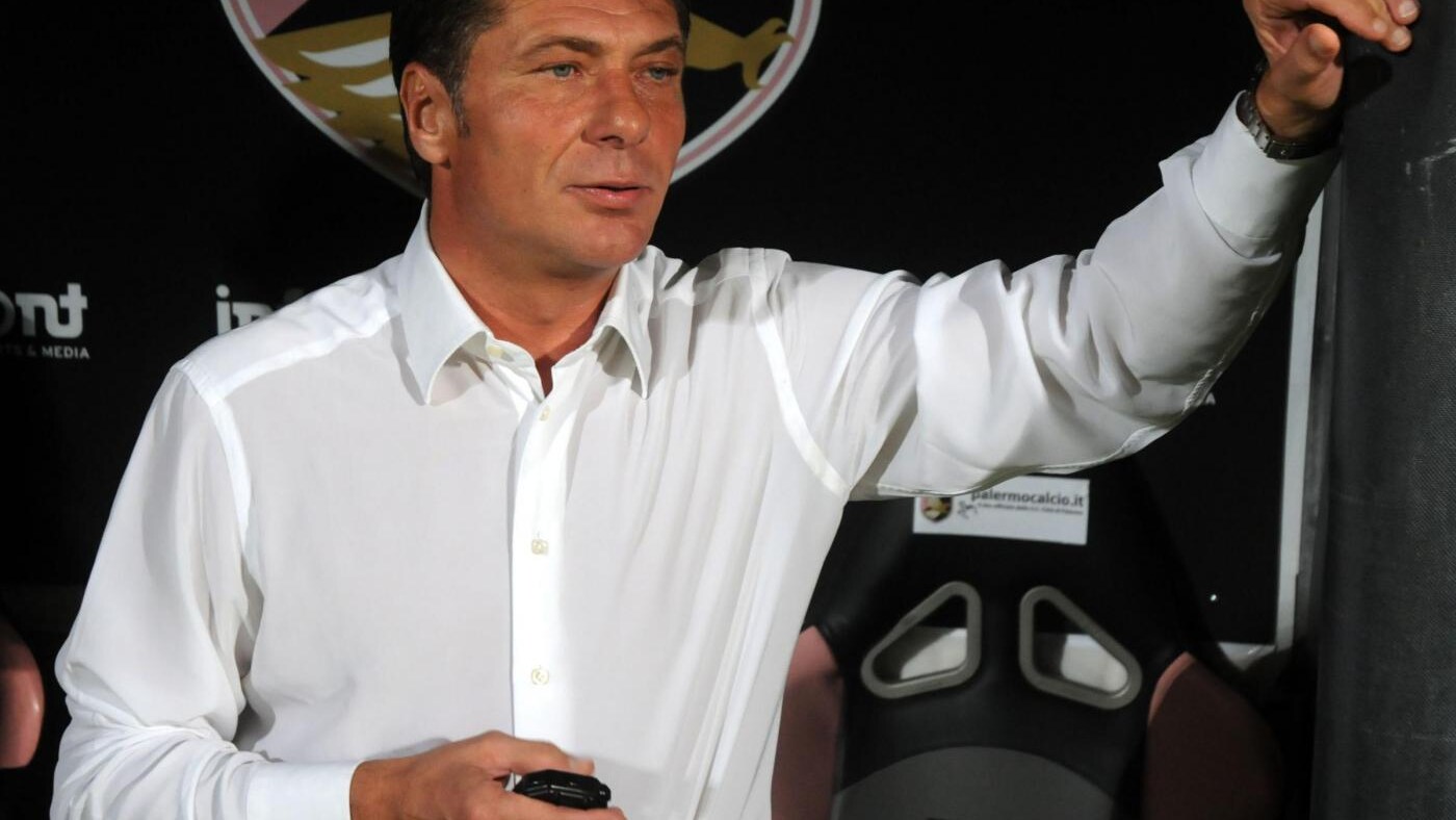 Probabili Formazioni: nel Napoli Dzemaili e Zuniga prenderanno il posto di Inler e Aronica, Insigne affianca Cavani. Montella ha il dubbio Aquilani, nei tre di difesa ci sarà Cassani.