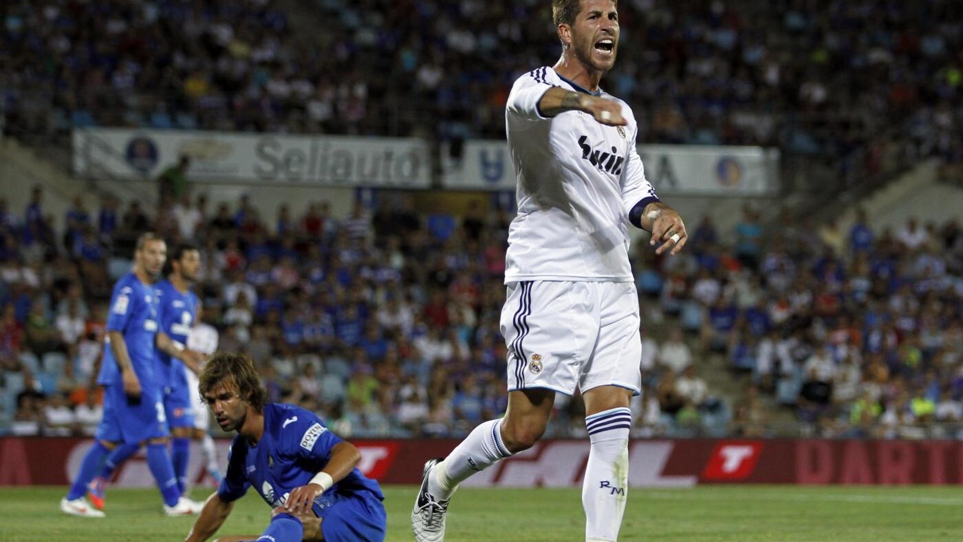 Il calciomercato spagnolo potrebbe avere un clamoroso scossone. Perchè il Barcellona potrebbe acquistare dal Real Madrid Sergio Ramos.