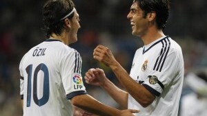 tre gol per il brasiliano, a segno anche higuain e callejon