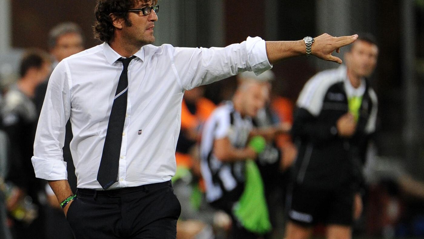Probabili Formazioni. Mazzarri è intenzionato a confermare l'undici che ha vinto con la Lazio. L'unico dubbio riguarda Gamberini, che potrebbe lasciare il posto ad Aronica. Ferrara, senza Maxi Lopez e Pozzi, schiera Eder al centro del tridente.