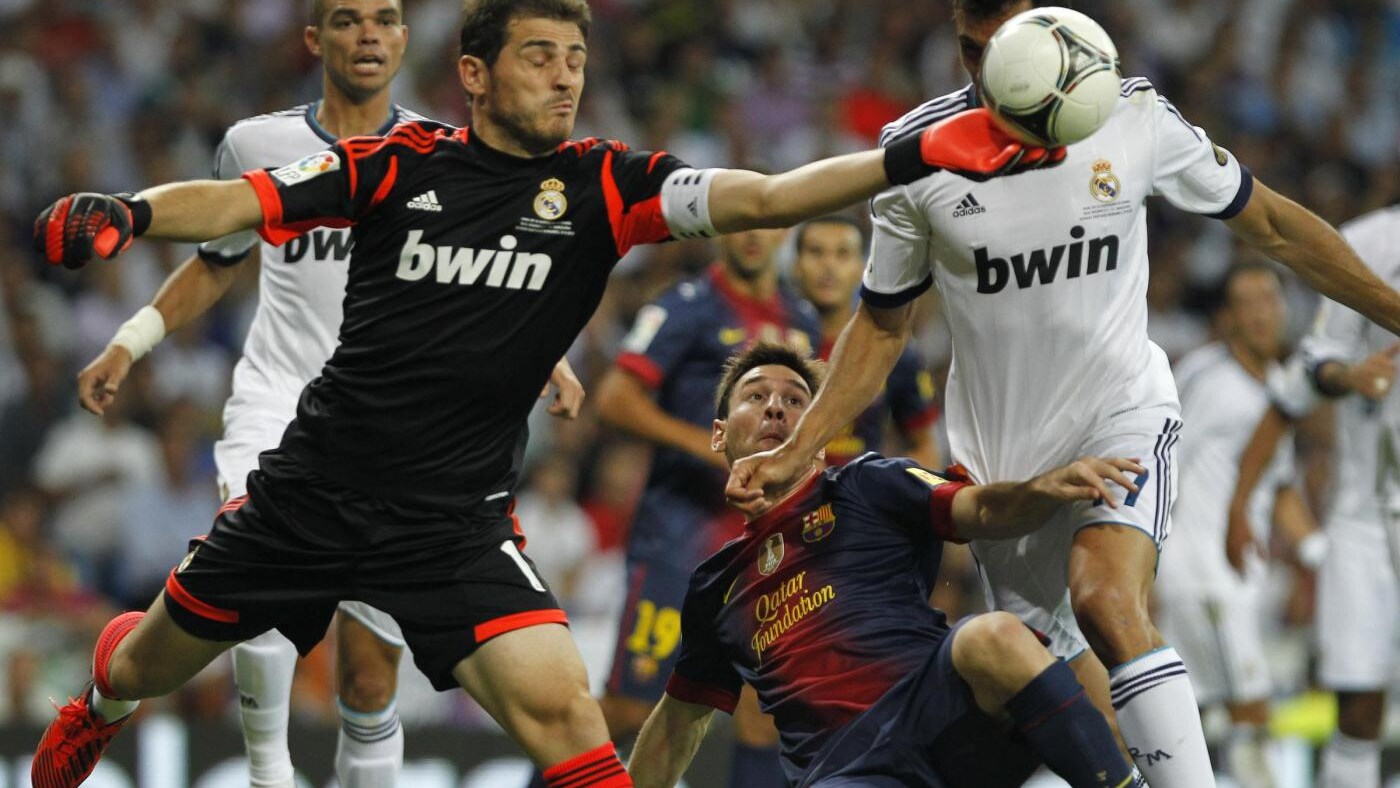 Barcellona e Real Madrid hanno risentito, sul mercato, della crisi economica spagnola. Secondo un esperto il campionato spagnolo potrebbe fallire nel giro di cinque anni.