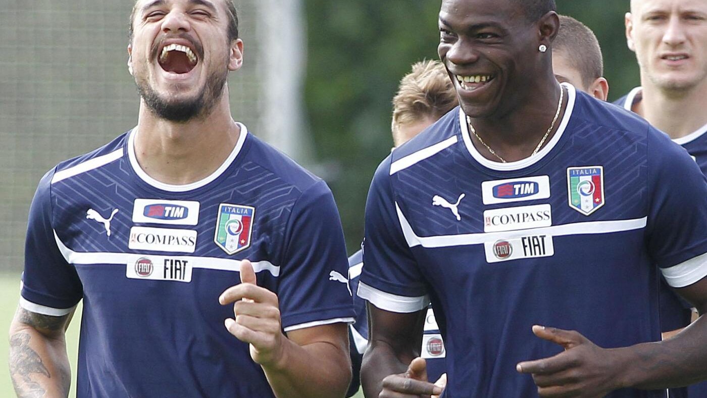 Contro l'Armenia venerdì Prandelli ripresenterà il 4-3-1-2. In avanti ci saranno Osvaldo e Balotelli. Montolivo il trequartista. Partiranno dal primo minuto anche De Rossi e Criscito. Fuori Chiellini.