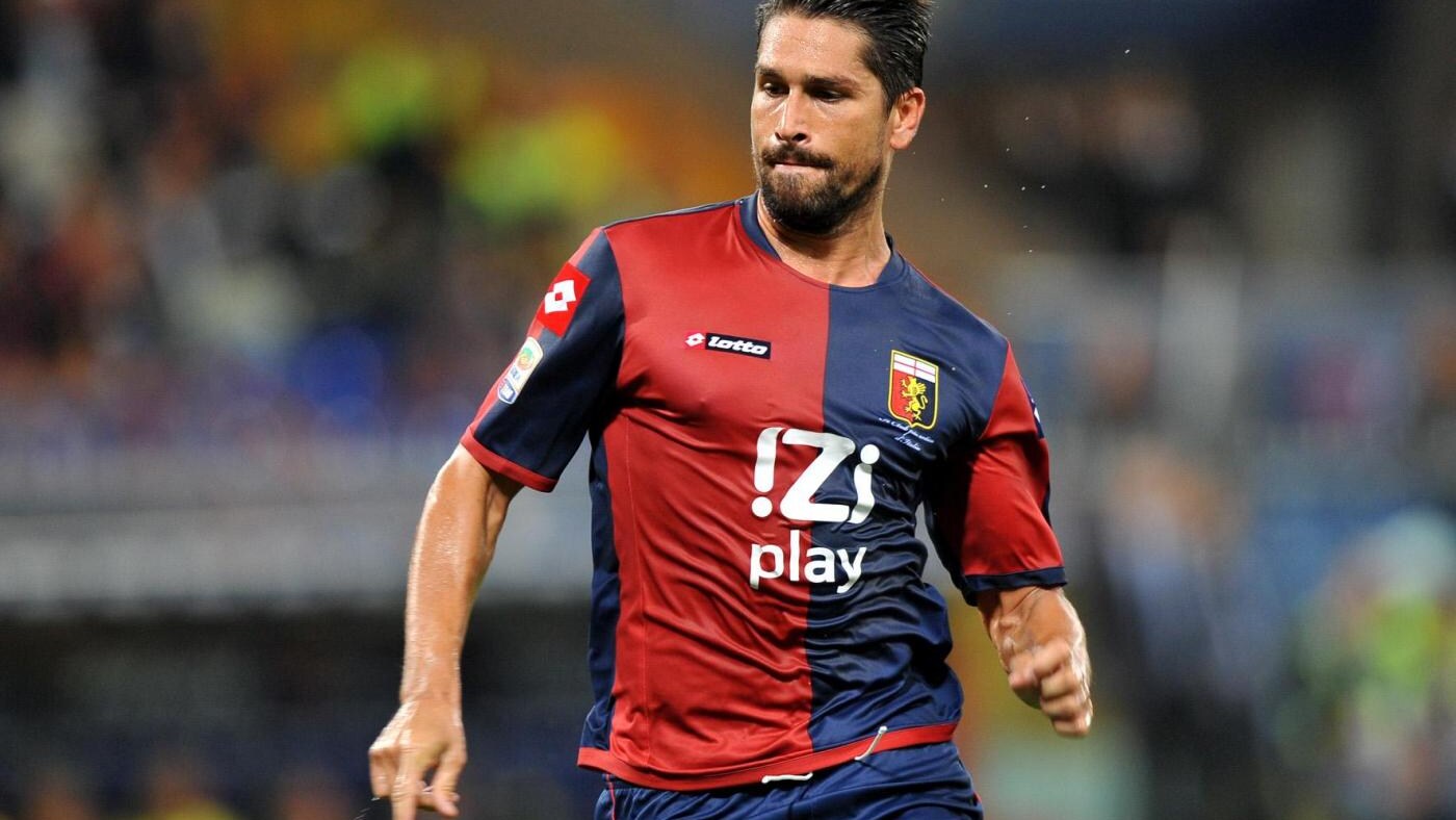 L'attaccante del Genoa dovrà stare fermo per 45 giorni. Il rientro di Borriello è previsto per il 9 dicembre.
