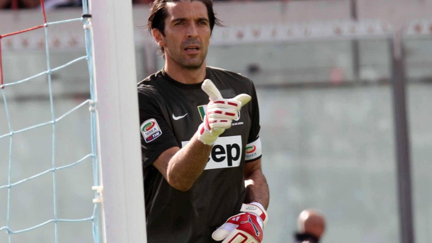 buffon, balotelli e pirlo candidati per il pallone d'oro 2012, con prandelli e mancini