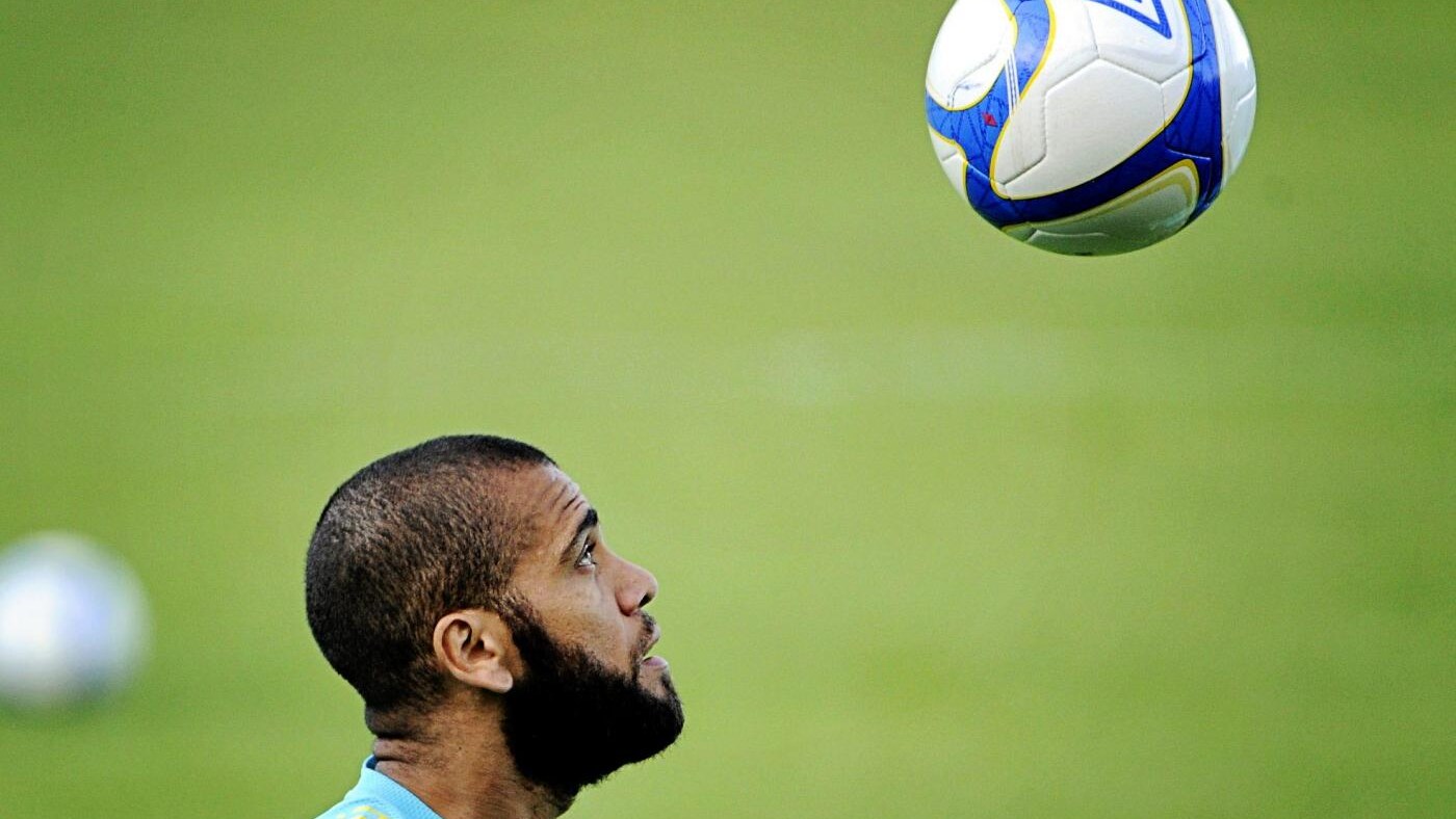 Ennesimo infortunio per il Barcellona. Vilanova che ha già perso Puyol e Piqué non potrà disporre nelle prossime settimane nemmeno di Dani Alves.