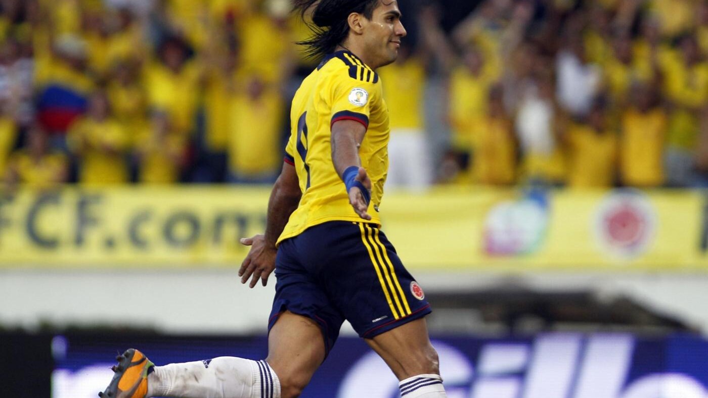 Radamel Falcao è il centravanti più forte del mondo. In una bella intervista l'attaccante dell'Atletico Madrid ha detto che da piccolo voleva diventare Maradona. Van Basten, Crespo, Ronaldo e Batistuta gli attaccanti che lo hanno ispirato.