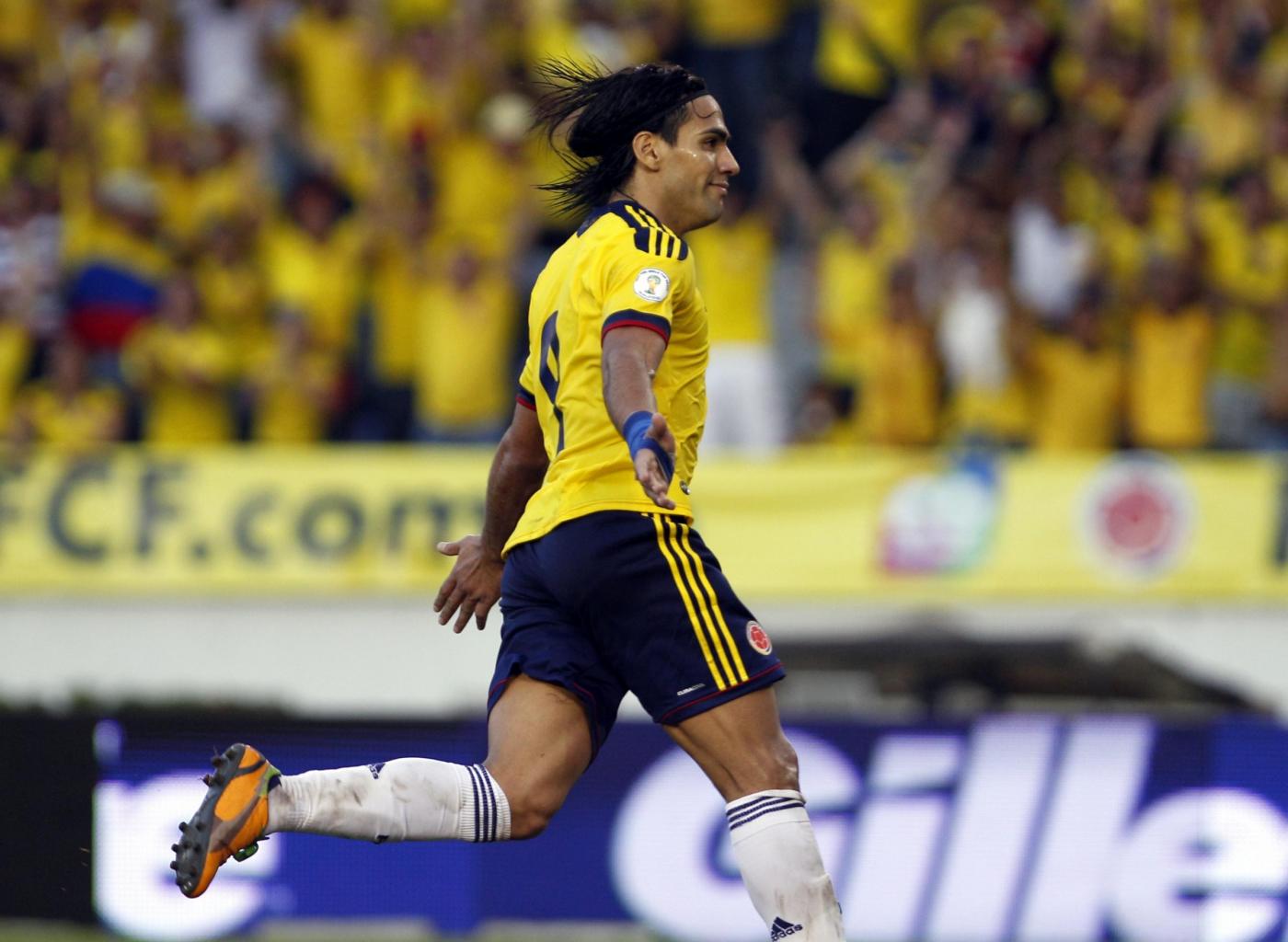 Radamel Falcao è il centravanti più forte del mondo. In una bella intervista l'attaccante dell'Atletico Madrid ha detto che da piccolo voleva diventare Maradona. Van Basten, Crespo, Ronaldo e Batistuta gli attaccanti che lo hanno ispirato.