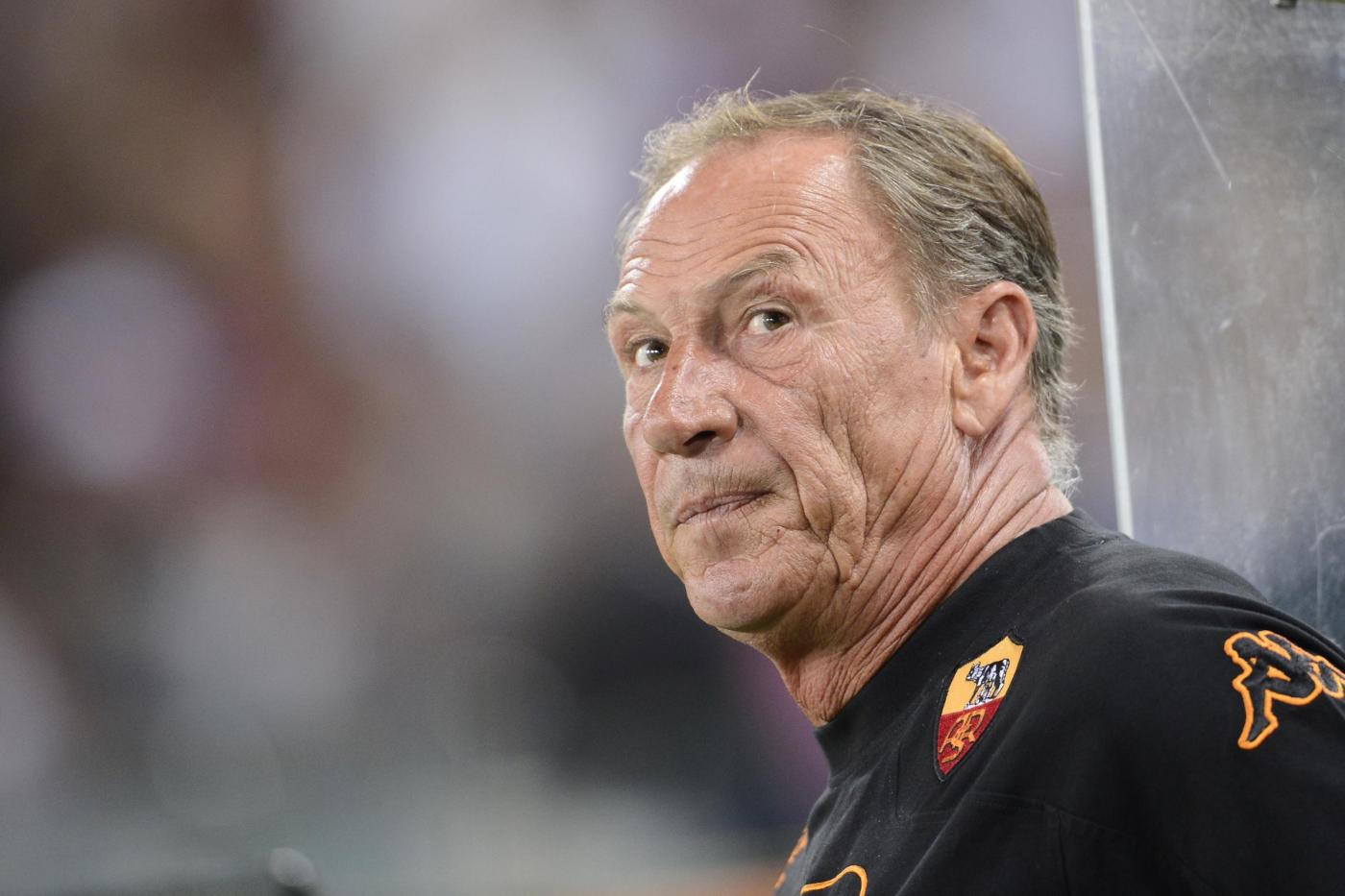 Il boemo, che ha lanciato anche una frecciatina a Prandelli, ha detto che il bosniaco non è adatto a giocare nei tre di centrocampo, mentre De Rossi con la Roma deve giocare come fa in Nazionale.