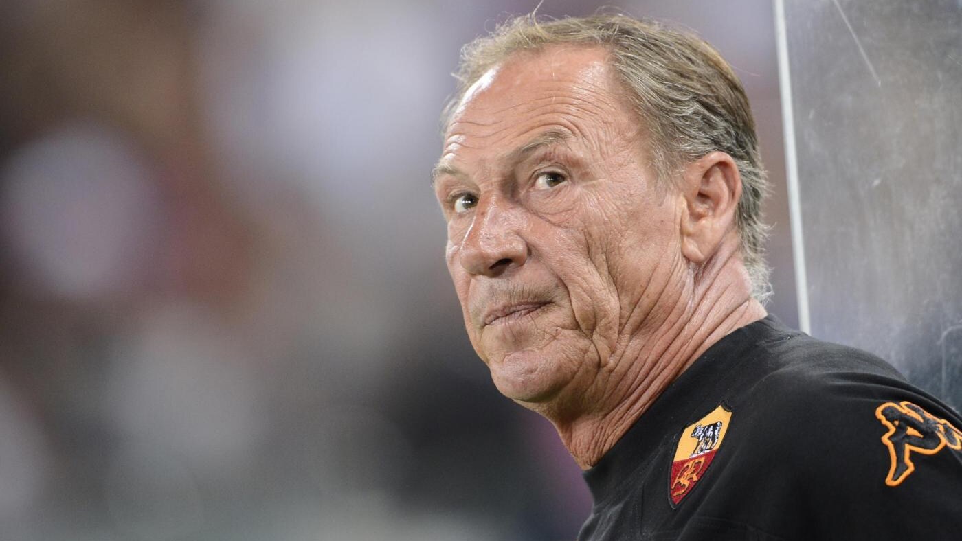 Il boemo, che ha lanciato anche una frecciatina a Prandelli, ha detto che il bosniaco non è adatto a giocare nei tre di centrocampo, mentre De Rossi con la Roma deve giocare come fa in Nazionale.